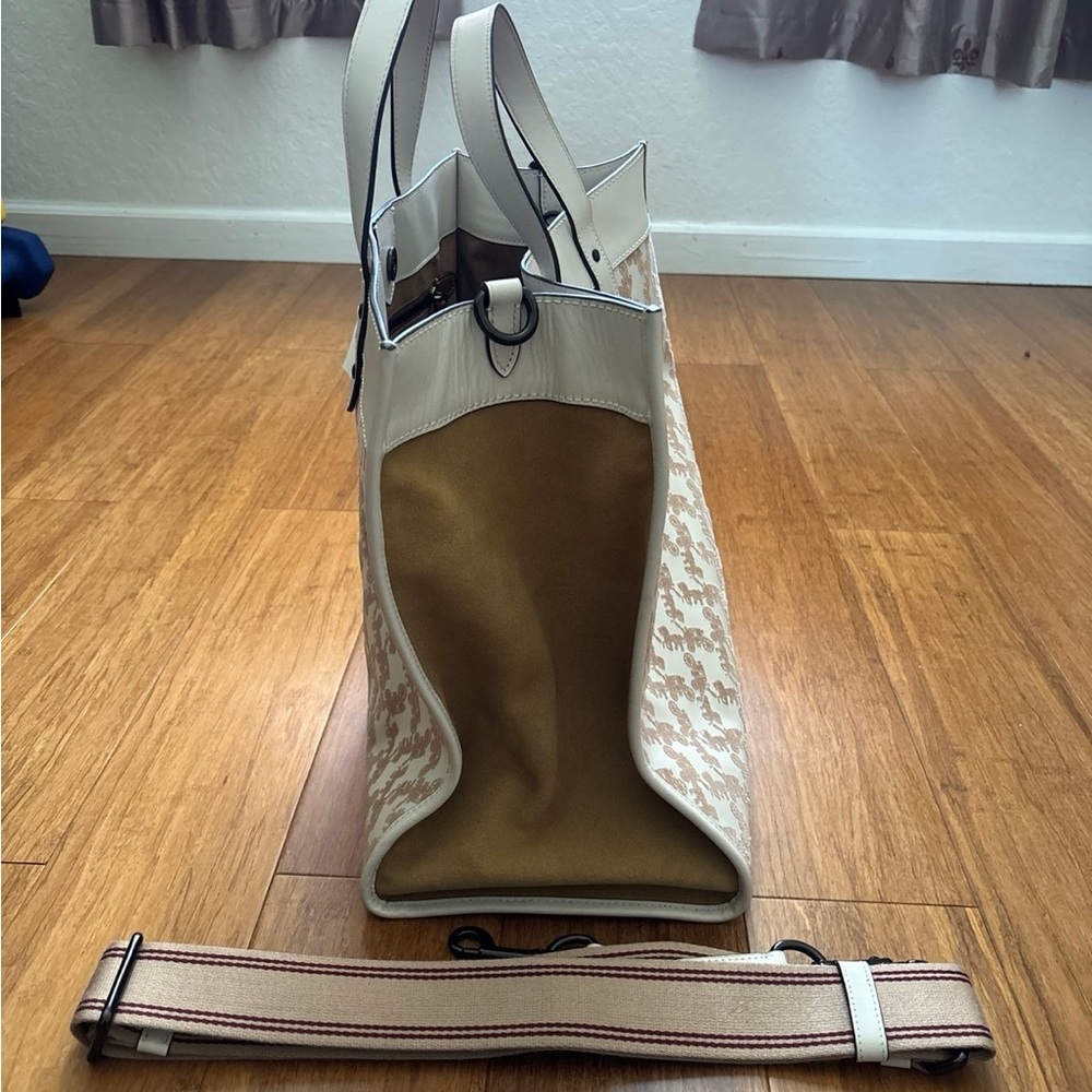 Coach Field Tote Bag 40 With Horse And Carriage Print - Picture 5 of 10